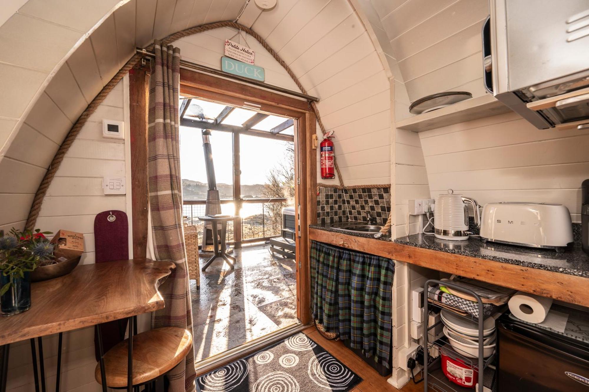 Mountview Pod Hotell Lochinver Exteriör bild
